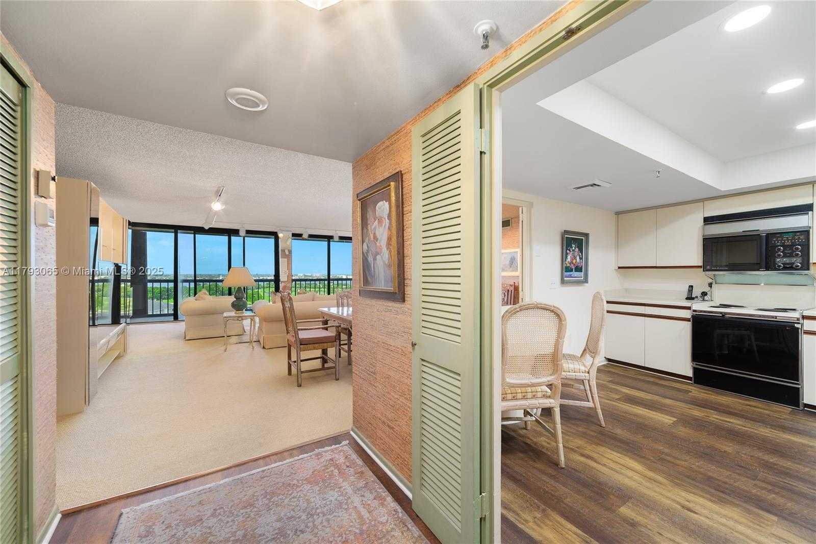 Small Image of 2450 PRESIDENTIAL WAY #1607, West Palm Beach Number 4