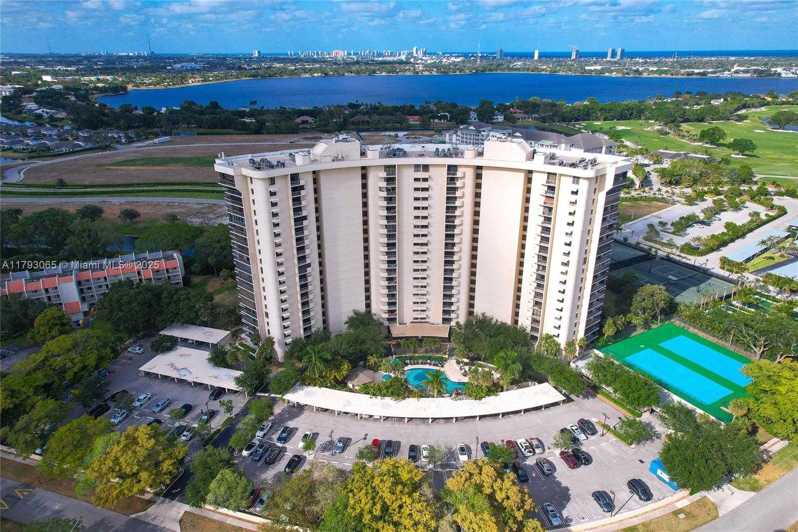 Small Image of 2450 PRESIDENTIAL WAY #1607, West Palm Beach Number 40