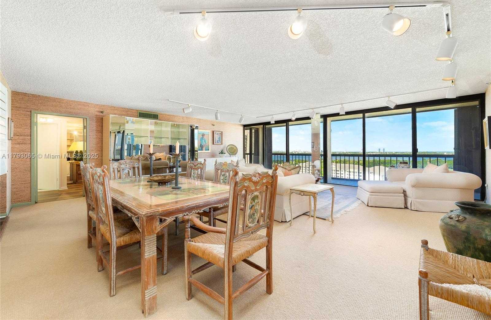 Small Image of 2450 PRESIDENTIAL WAY #1607, West Palm Beach Number 8