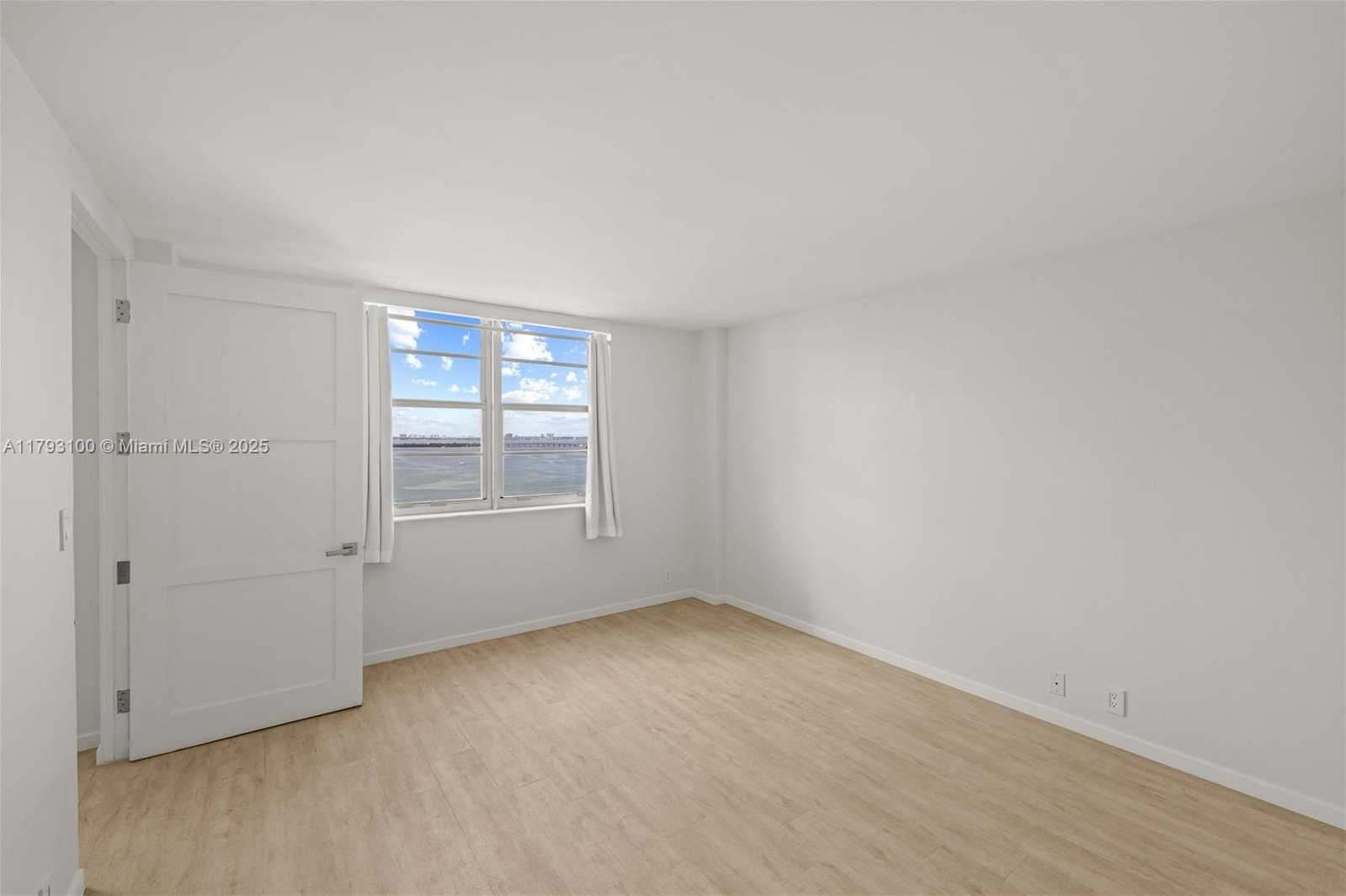 Small Image of 5 ISLAND AVENUE #15A, Miami Beach Number 7