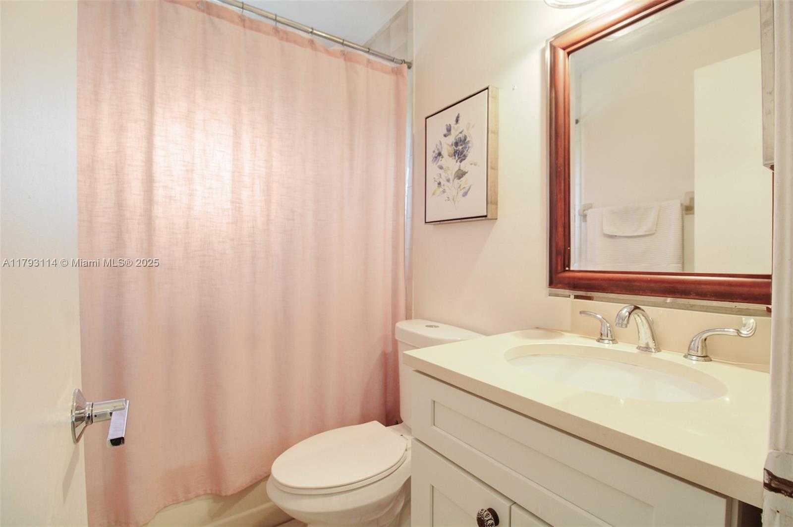 Small Image of 8023 LAKE DR #201, Doral Number 11