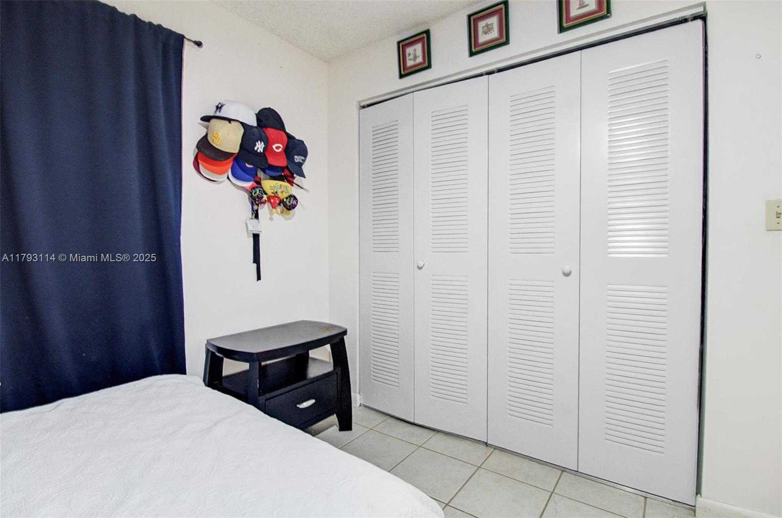Small Image of 8023 LAKE DR #201, Doral Number 16
