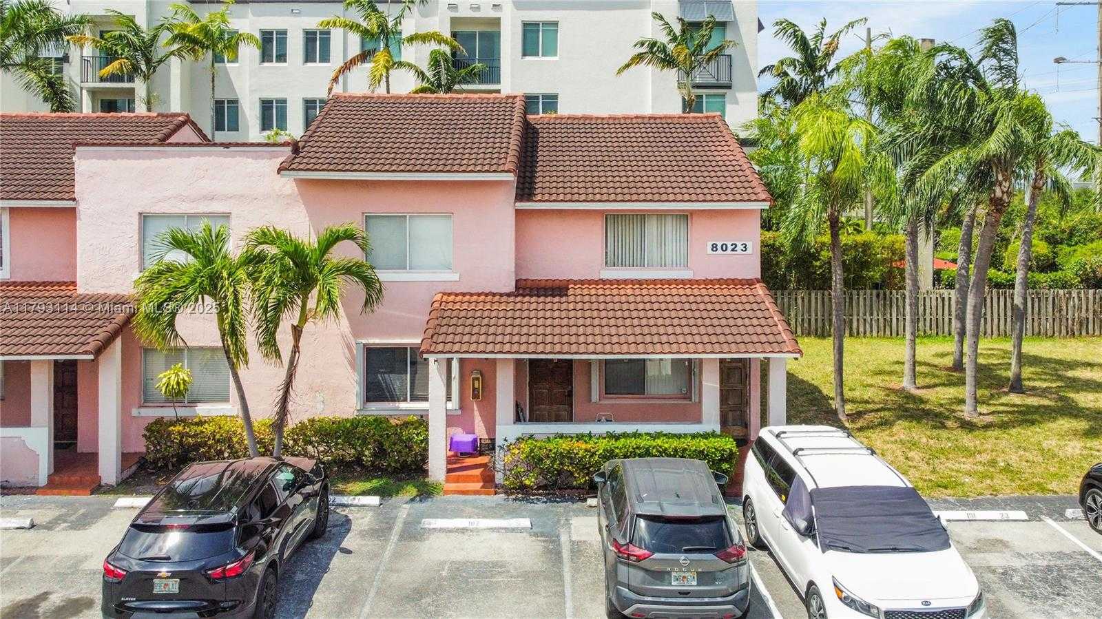 Small Image of 8023 LAKE DR #201, Doral Number 2
