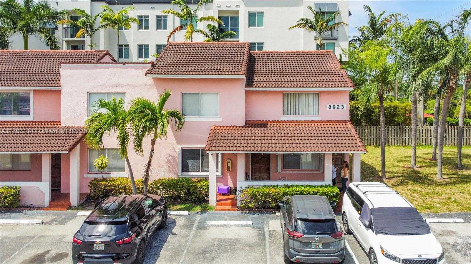 Small Image of 8023 LAKE DR #201, Doral Number 3