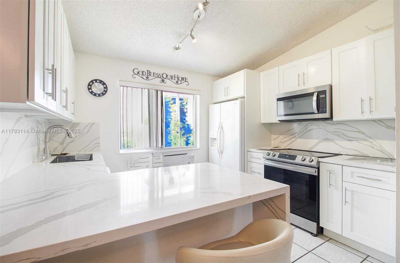 Small Image of 8023 LAKE DR #201, Doral Number 8