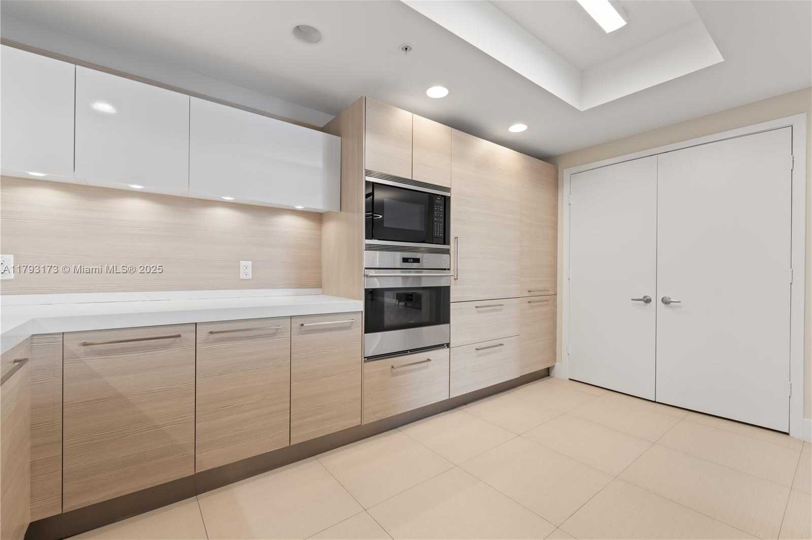 Small Image of 17301 BISCAYNE BLVD #603, North Miami Beach Number 11