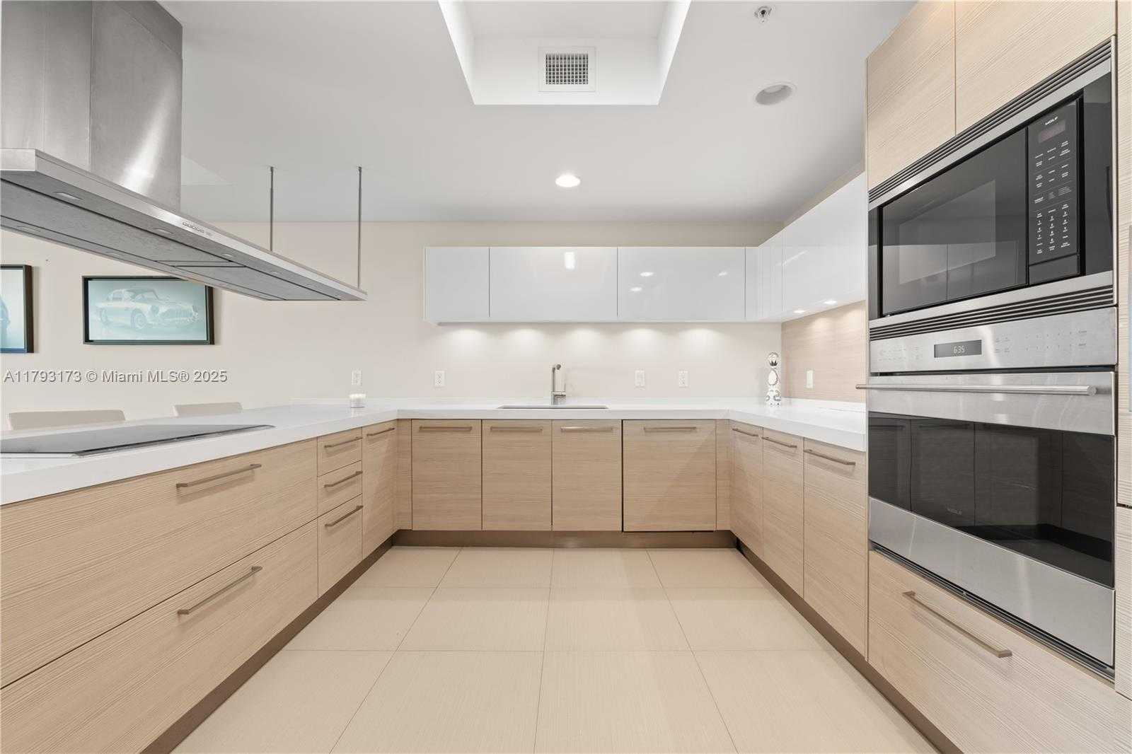 Small Image of 17301 BISCAYNE BLVD #603, North Miami Beach Number 13