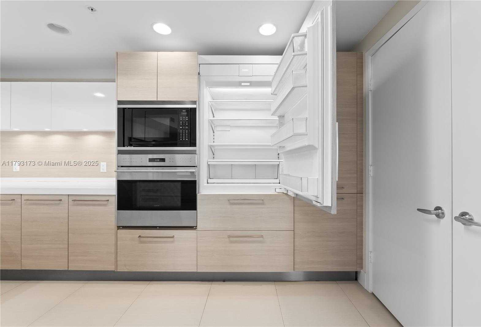 Small Image of 17301 BISCAYNE BLVD #603, North Miami Beach Number 14