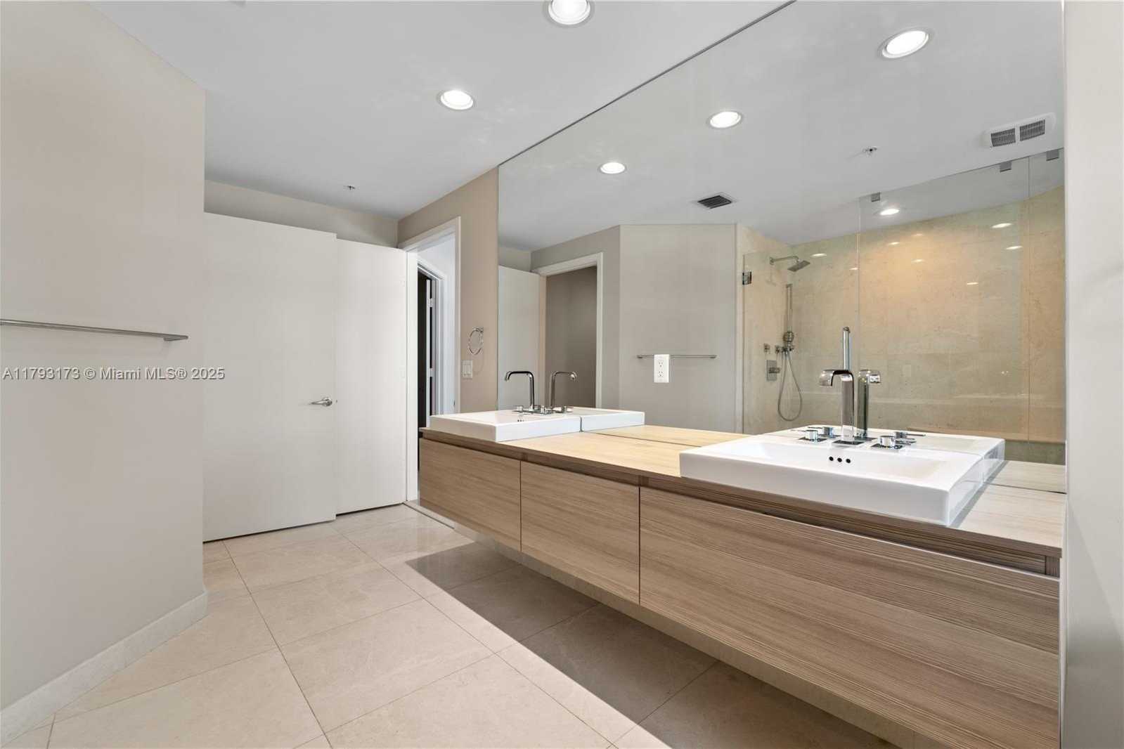 Small Image of 17301 BISCAYNE BLVD #603, North Miami Beach Number 16