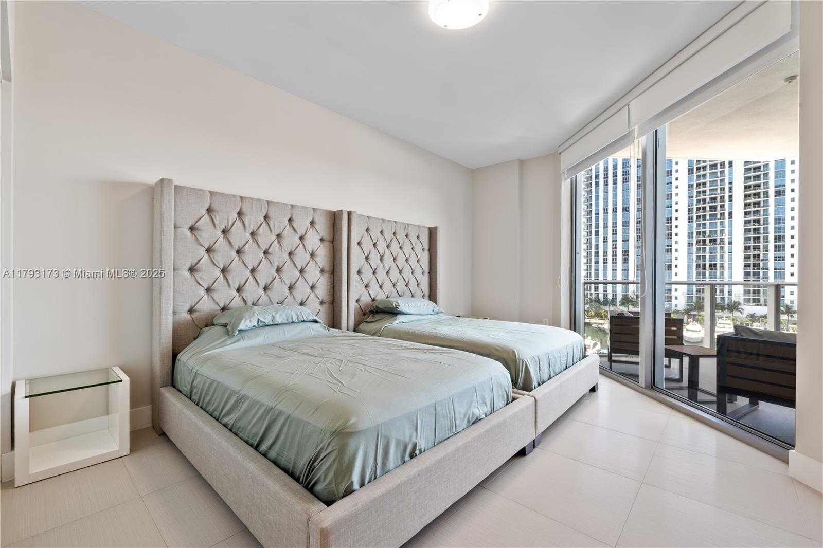 Small Image of 17301 BISCAYNE BLVD #603, North Miami Beach Number 19