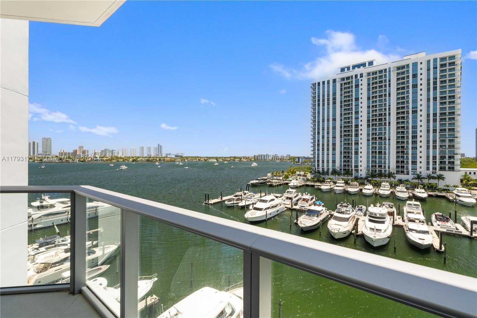 Small Image of 17301 BISCAYNE BLVD #603, North Miami Beach Number 2