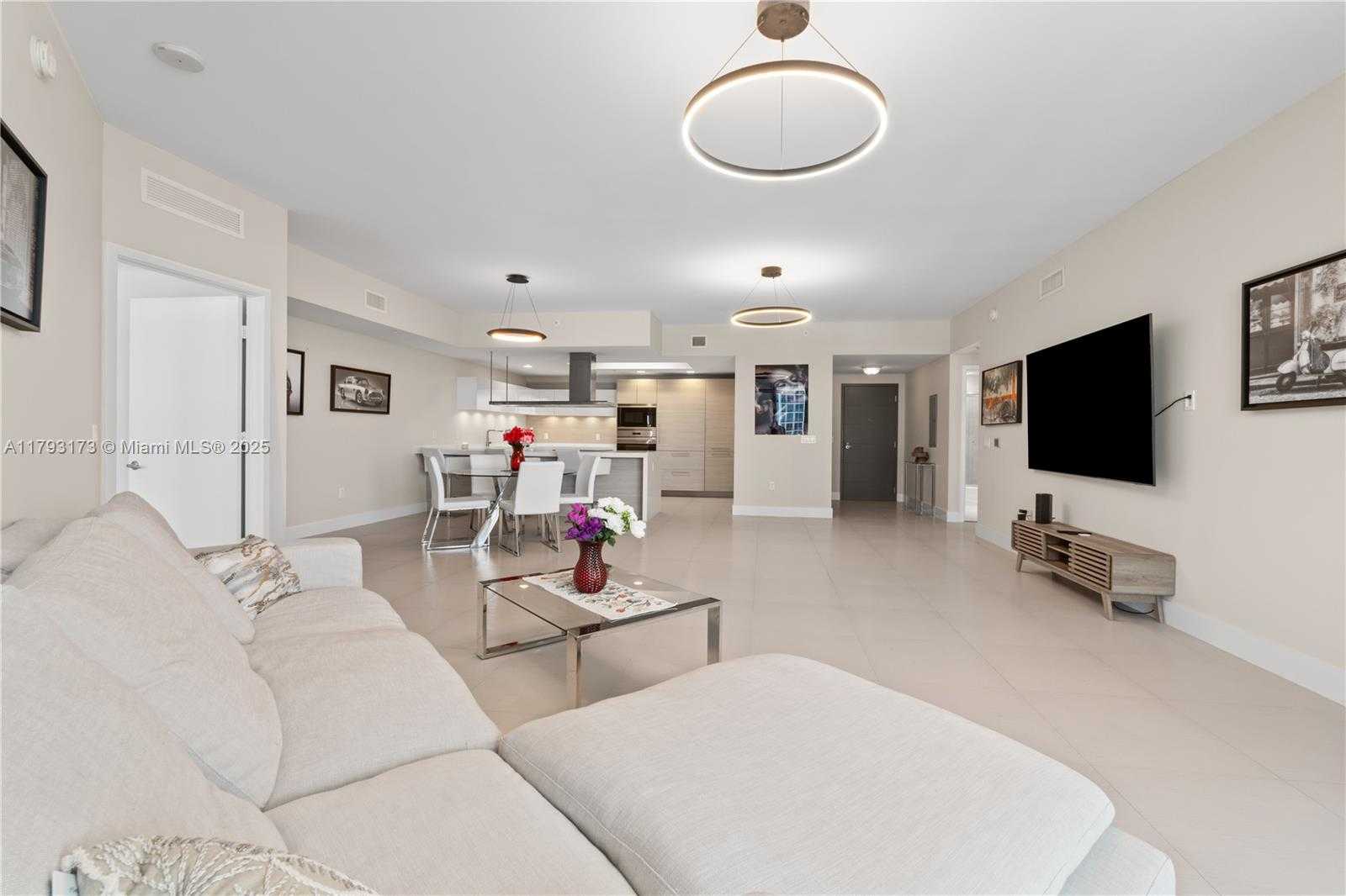 Small Image of 17301 BISCAYNE BLVD #603, North Miami Beach Number 22