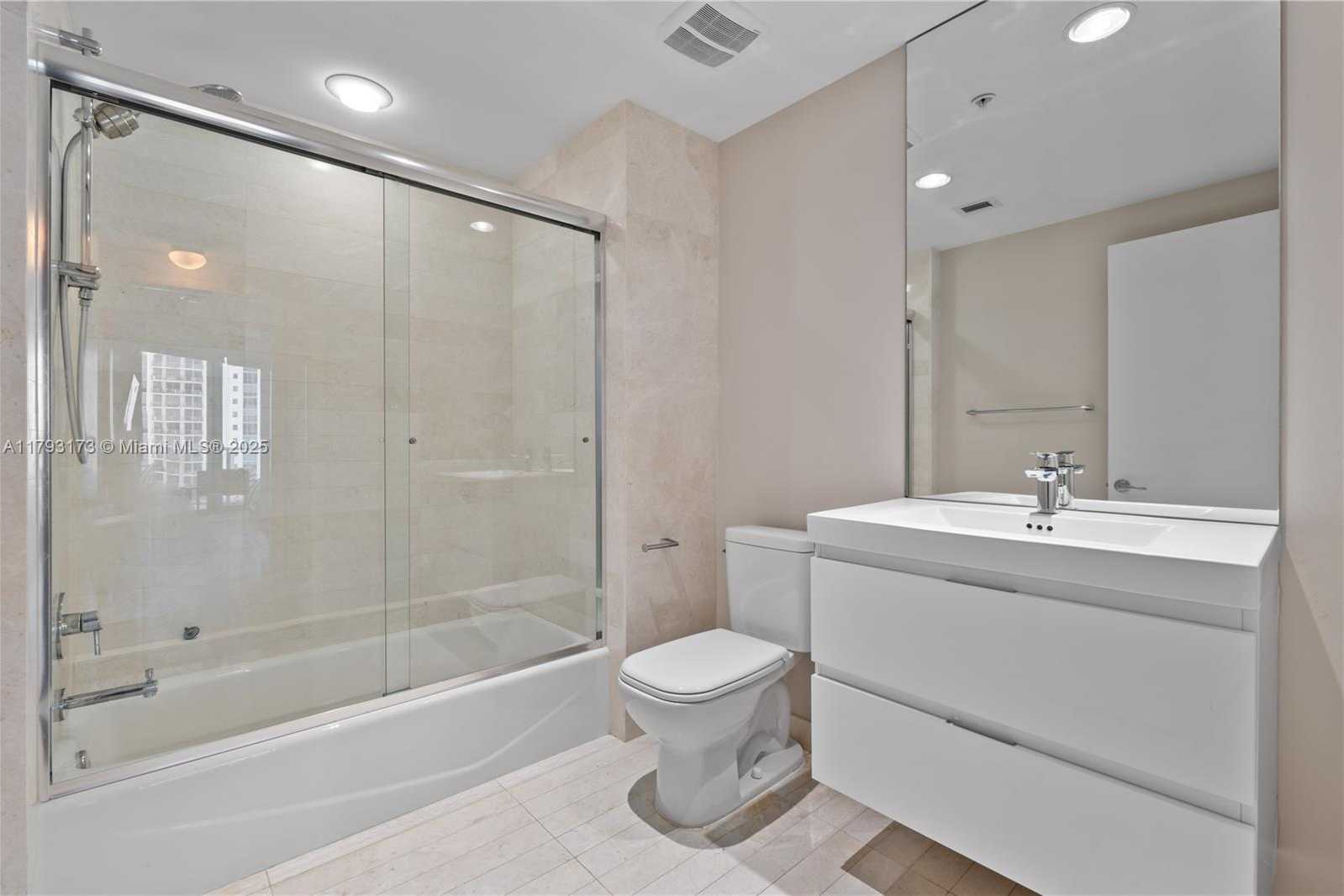 Small Image of 17301 BISCAYNE BLVD #603, North Miami Beach Number 25