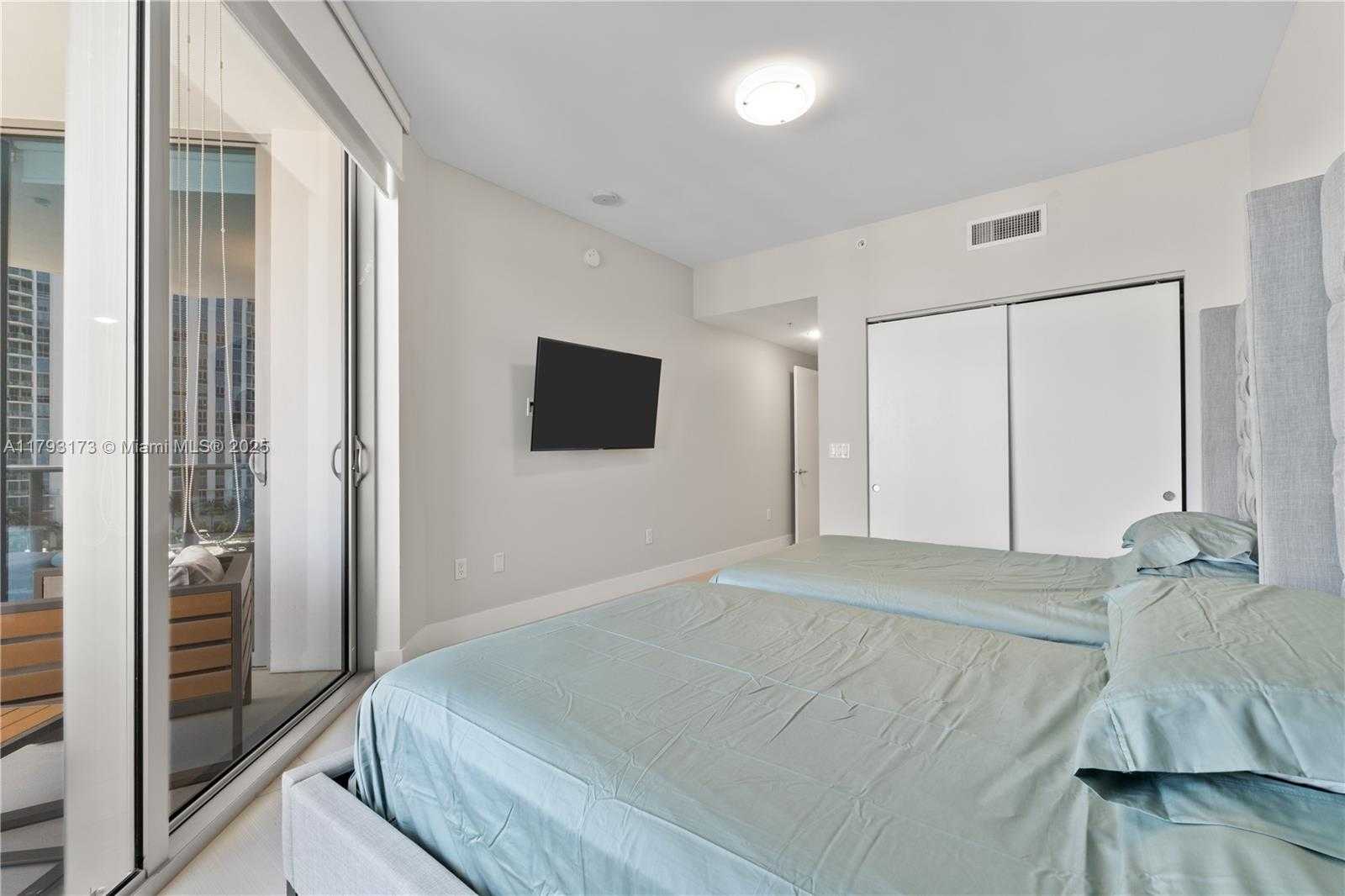 Small Image of 17301 BISCAYNE BLVD #603, North Miami Beach Number 27