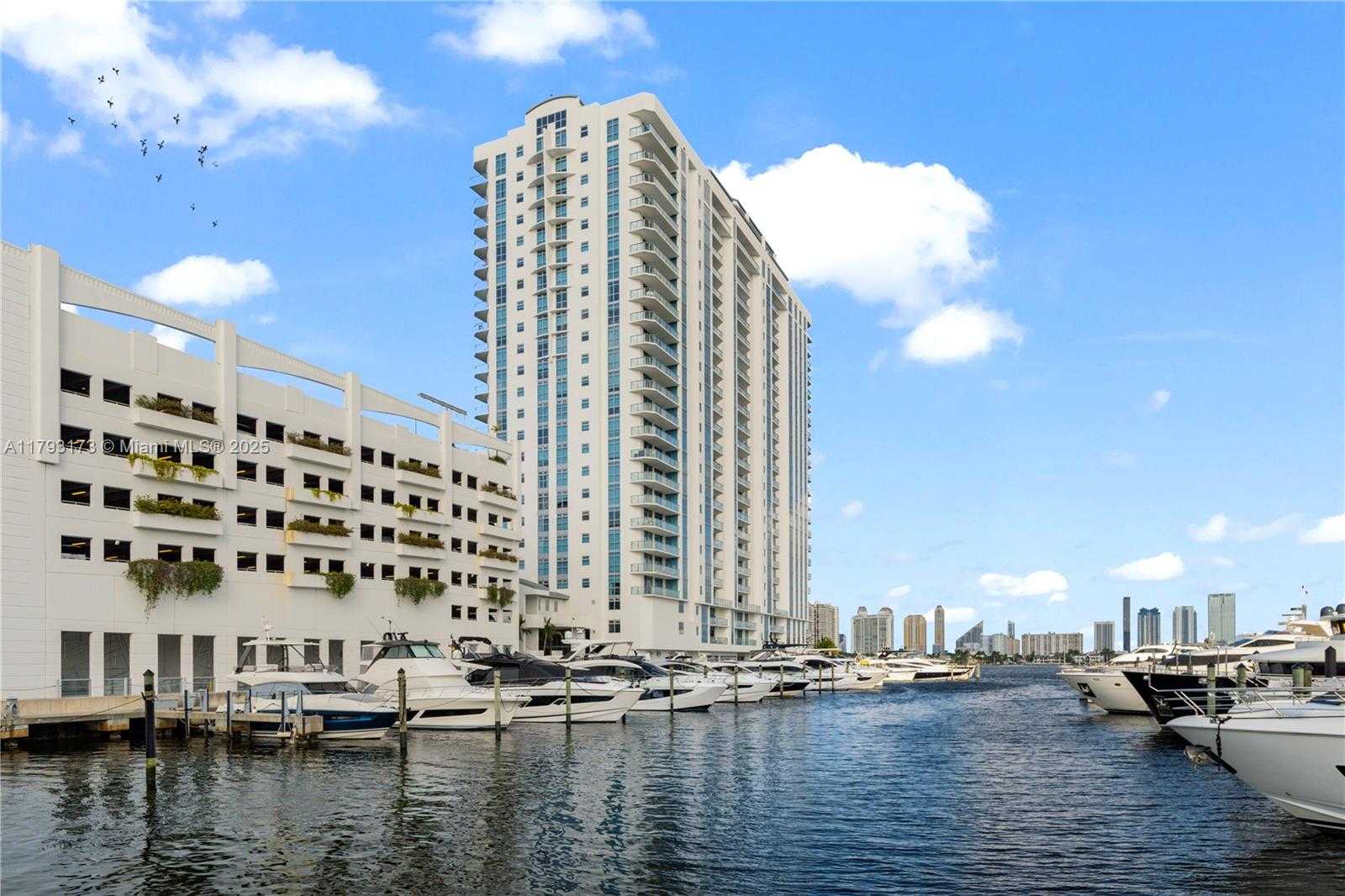 Small Image of 17301 BISCAYNE BLVD #603, North Miami Beach Number 3