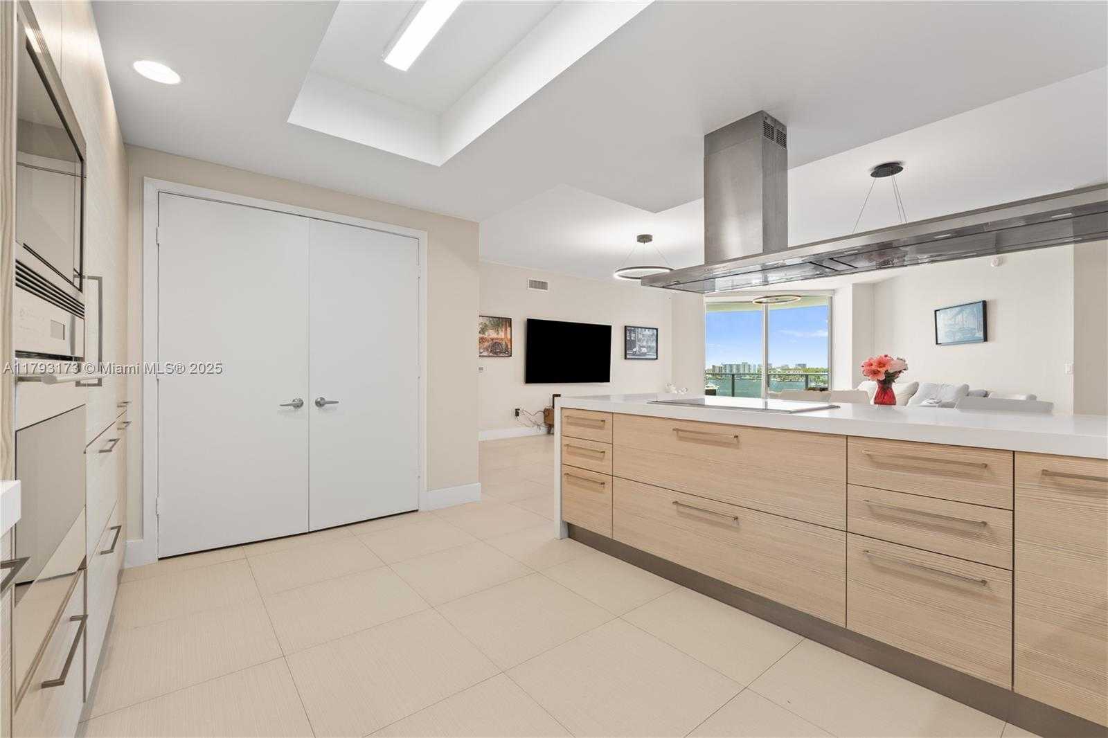 Small Image of 17301 BISCAYNE BLVD #603, North Miami Beach Number 9
