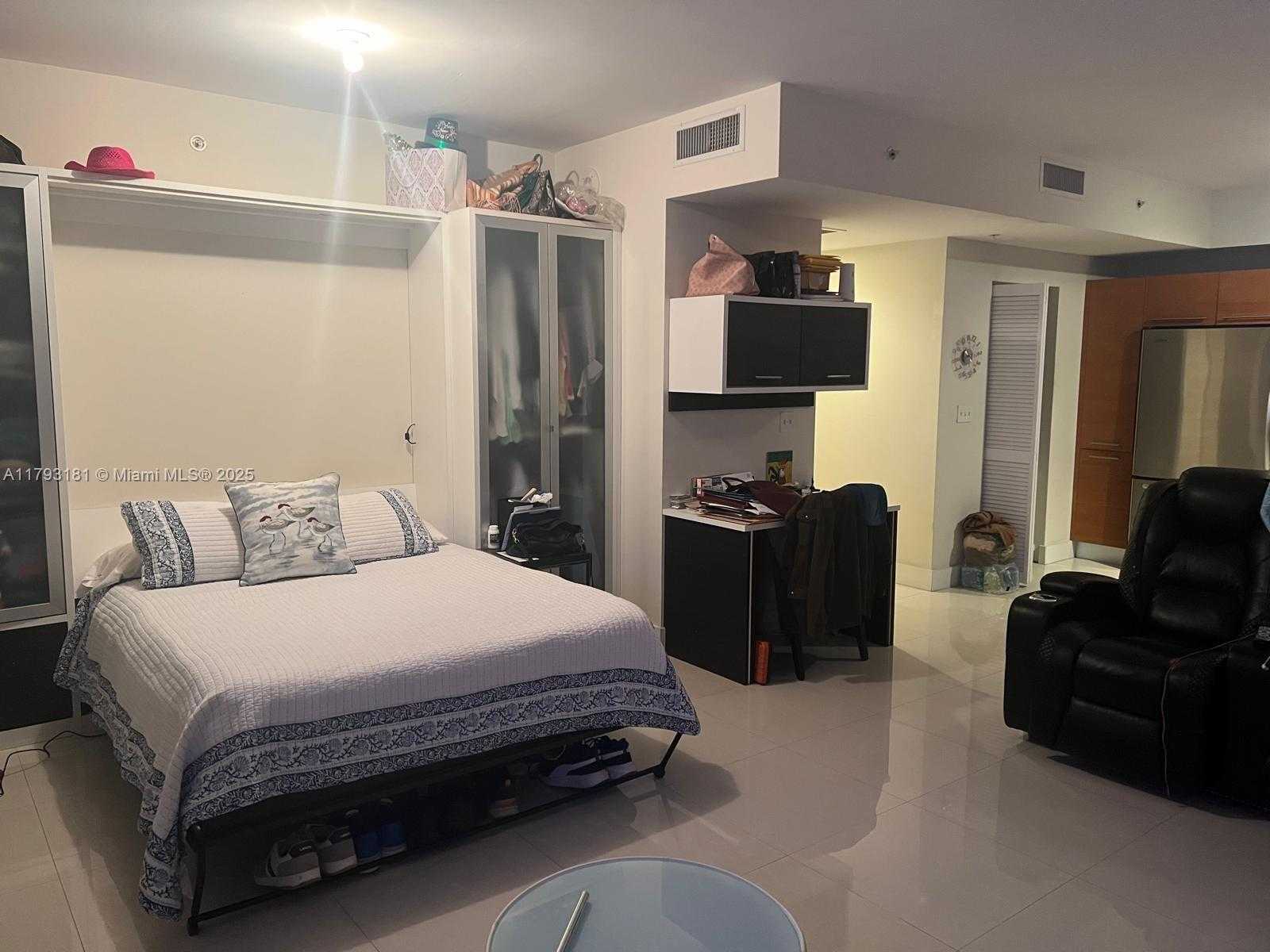 Small Image of 253 #3105, Miami Number 18