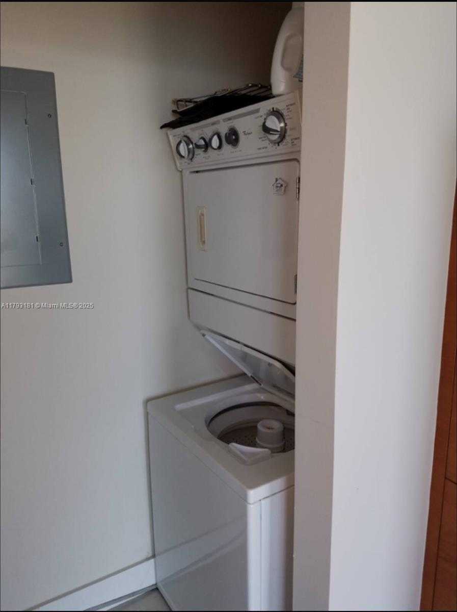 Small Image of 253 #3105, Miami Number 28