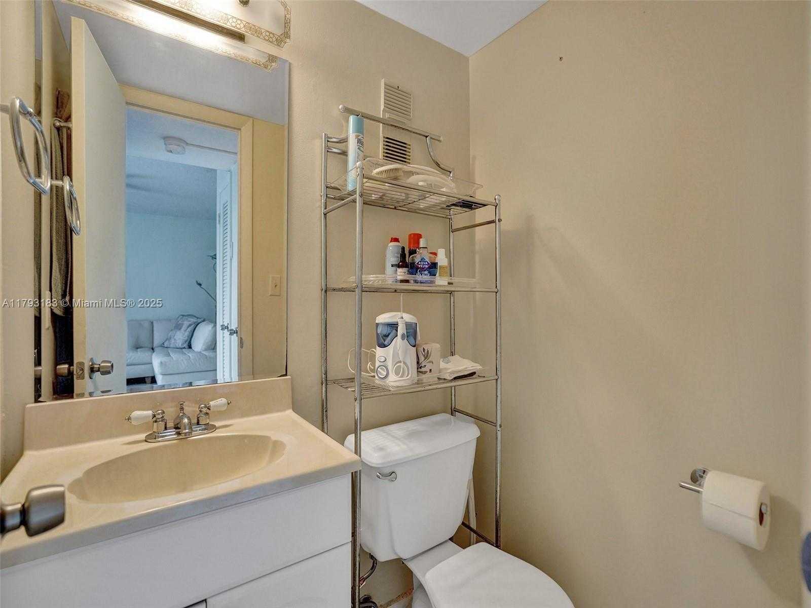 Small Image of 3113 SOUTH OCEAN DRIVE #603, Hallandale Beach Number 10