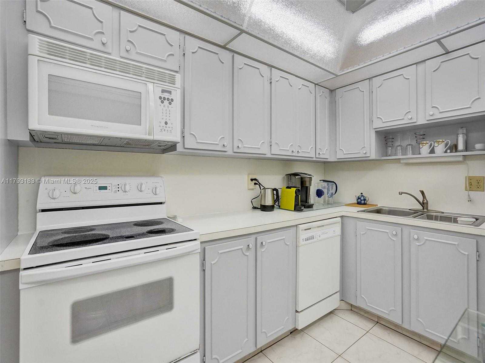 Small Image of 3113 SOUTH OCEAN DRIVE #603, Hallandale Beach Number 3