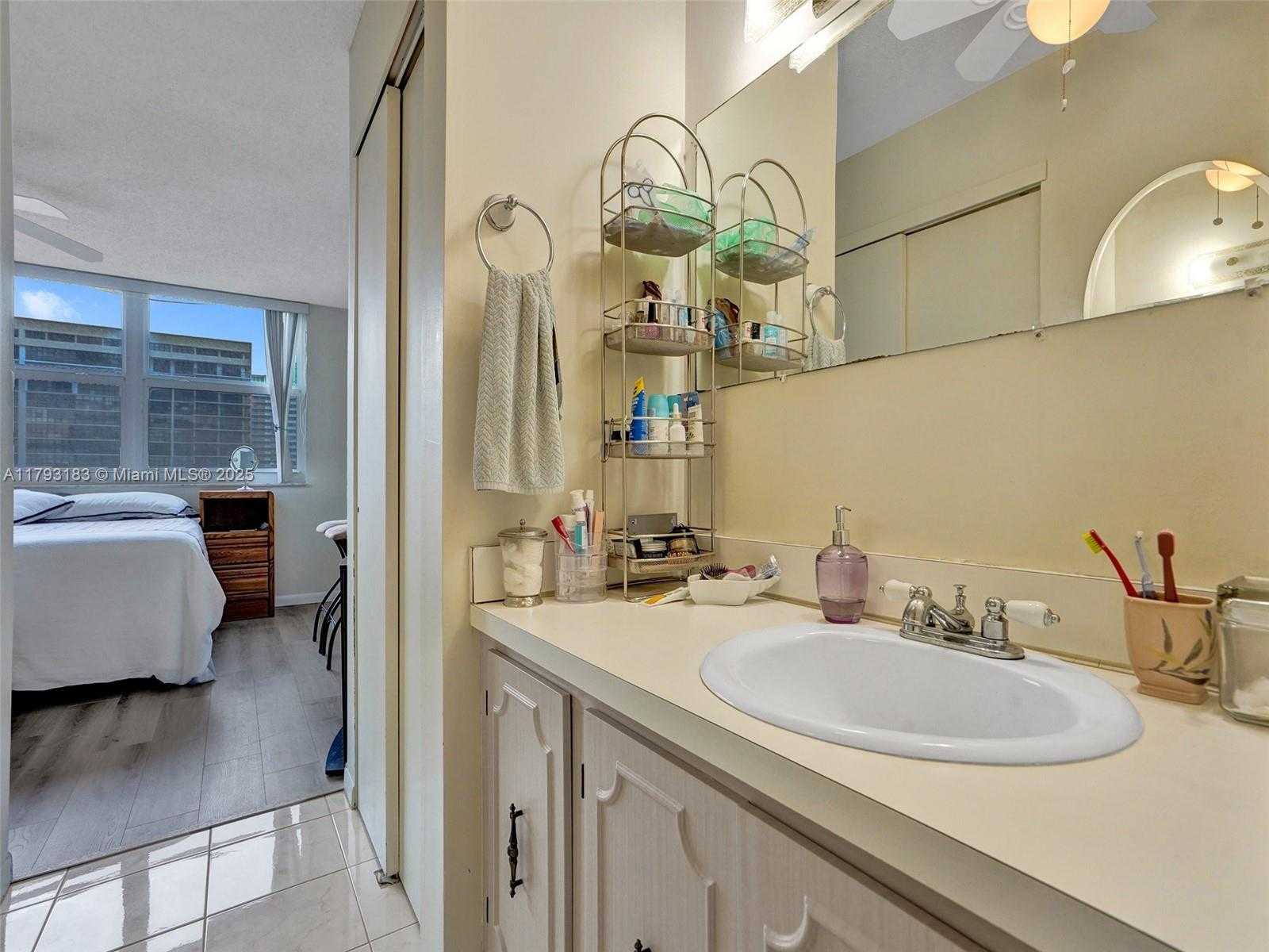Small Image of 3113 SOUTH OCEAN DRIVE #603, Hallandale Beach Number 5