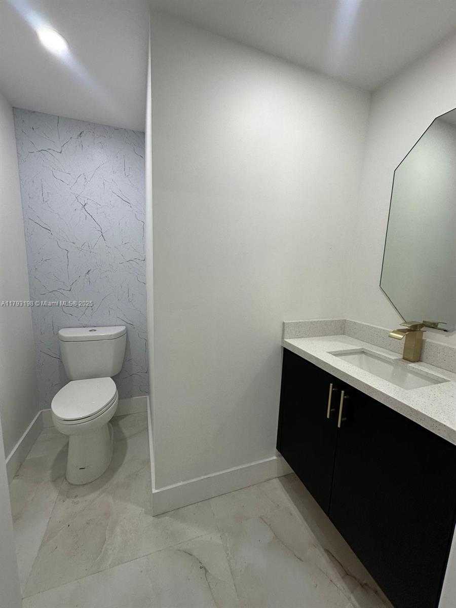 Small Image of 15345 SOUTH WEST 119TH LN, Miami Number 10