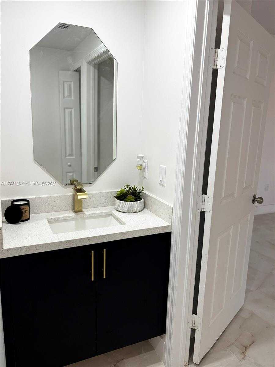 Small Image of 15345 SOUTH WEST 119TH LN, Miami Number 11