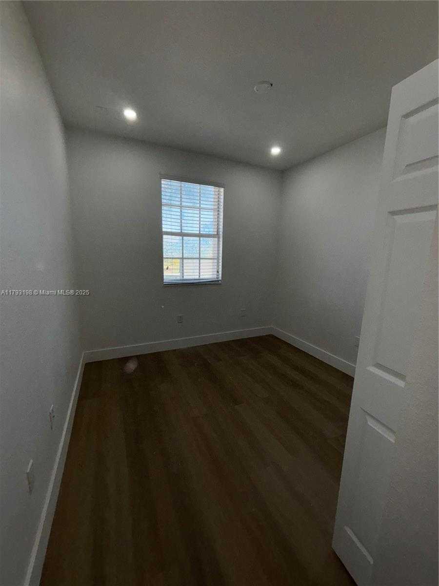 Small Image of 15345 SOUTH WEST 119TH LN, Miami Number 32