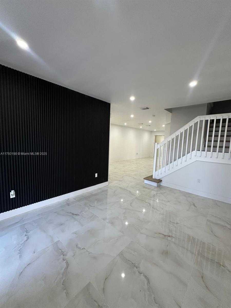 Small Image of 15345 SOUTH WEST 119TH LN, Miami Number 4