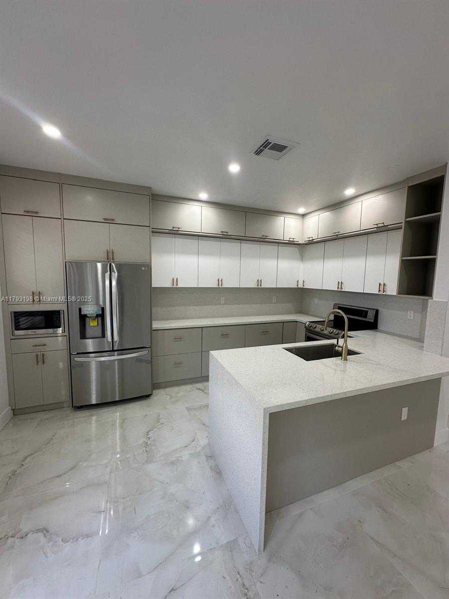 Small Image of 15345 SOUTH WEST 119TH LN, Miami Number 7