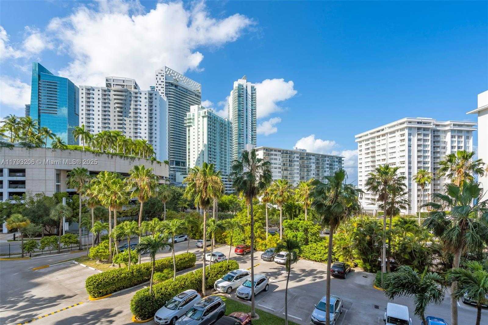Small Image of 1450 Brickell Bay Dr, Miami, FL 33131, USA Number 11