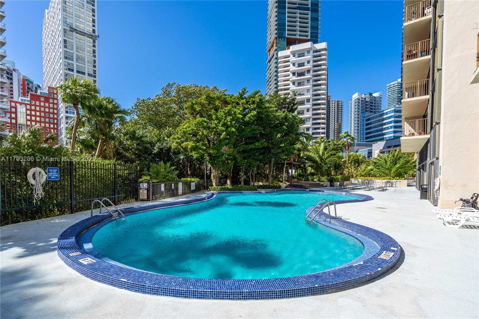 Small Image of 1450 Brickell Bay Dr, Miami, FL 33131, USA Number 20