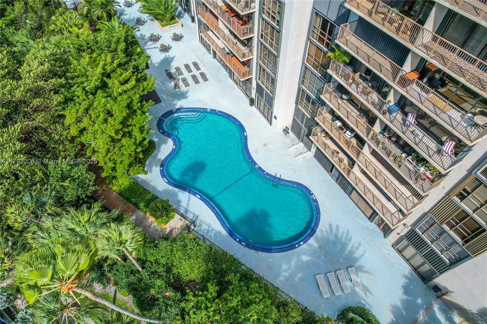 Small Image of 1450 Brickell Bay Dr, Miami, FL 33131, USA Number 21