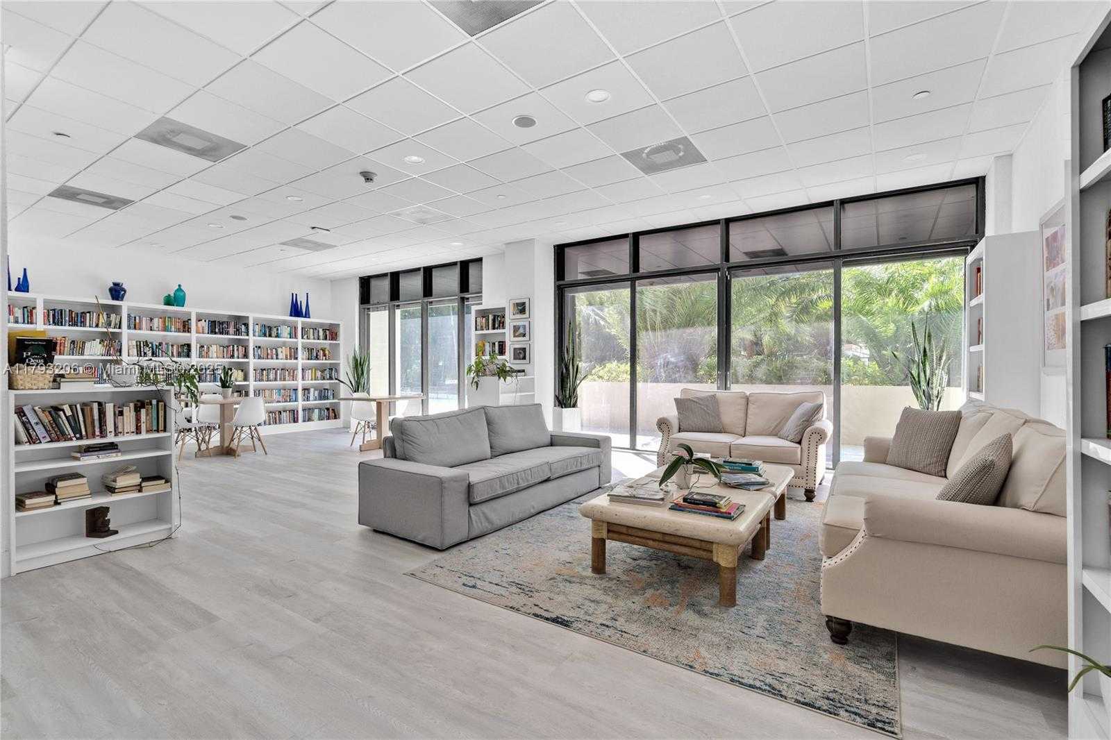 Small Image of 1450 Brickell Bay Dr, Miami, FL 33131, USA Number 29