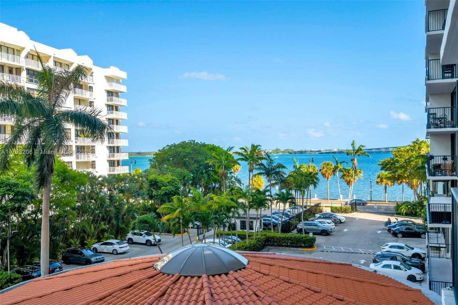 Small Image of 1450 Brickell Bay Dr, Miami, FL 33131, USA Number 3