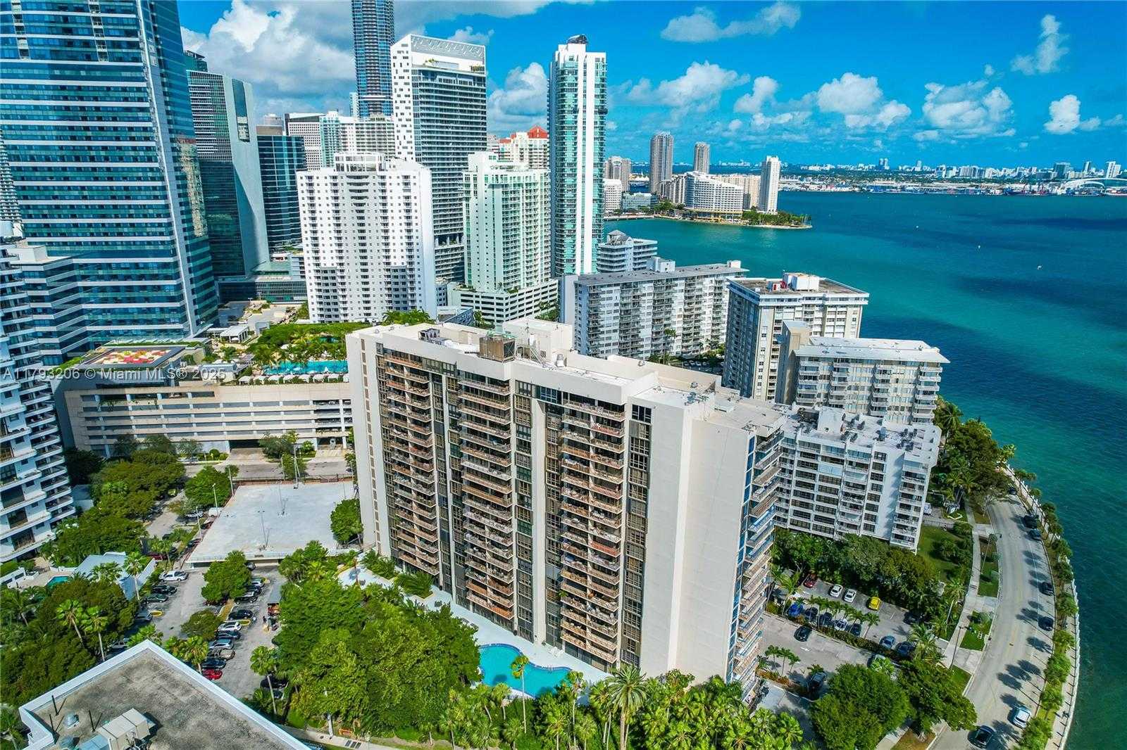 Small Image of 1450 Brickell Bay Dr, Miami, FL 33131, USA Number 32