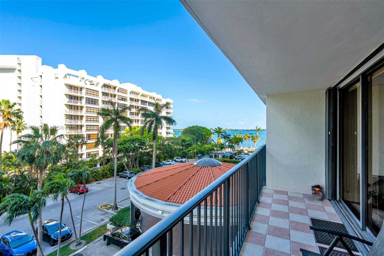 Small Image of 1450 Brickell Bay Dr, Miami, FL 33131, USA Number 9