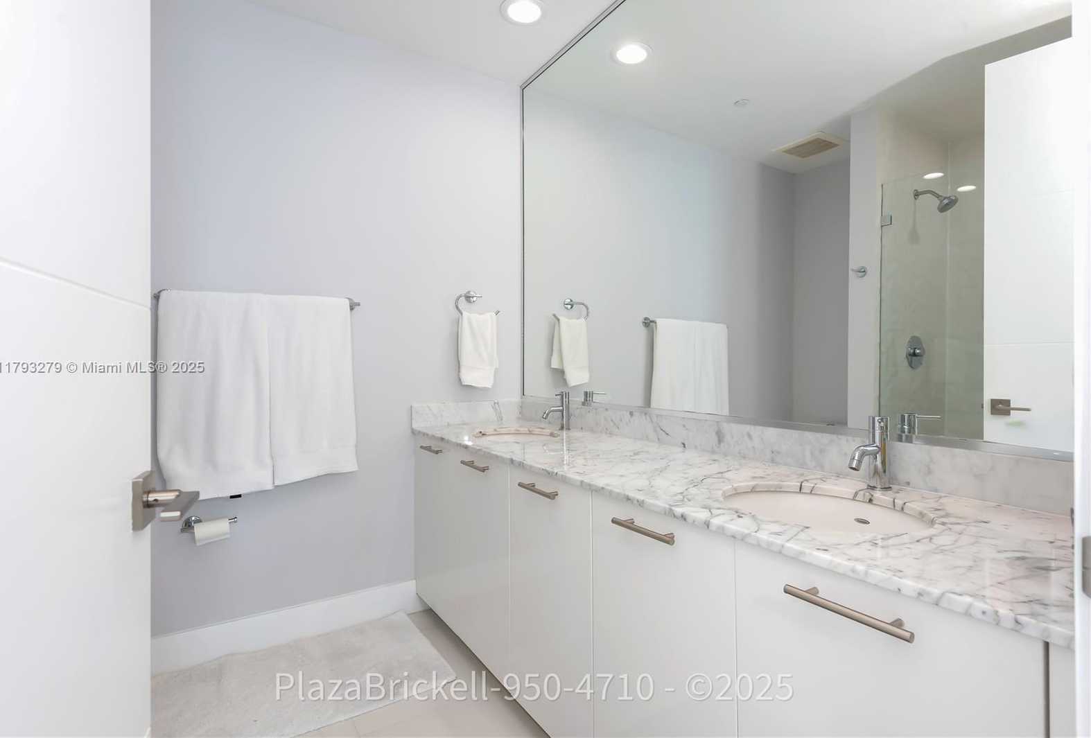 Small Image of 950 BRICKELL BAY DR #4710, Miami Number 27
