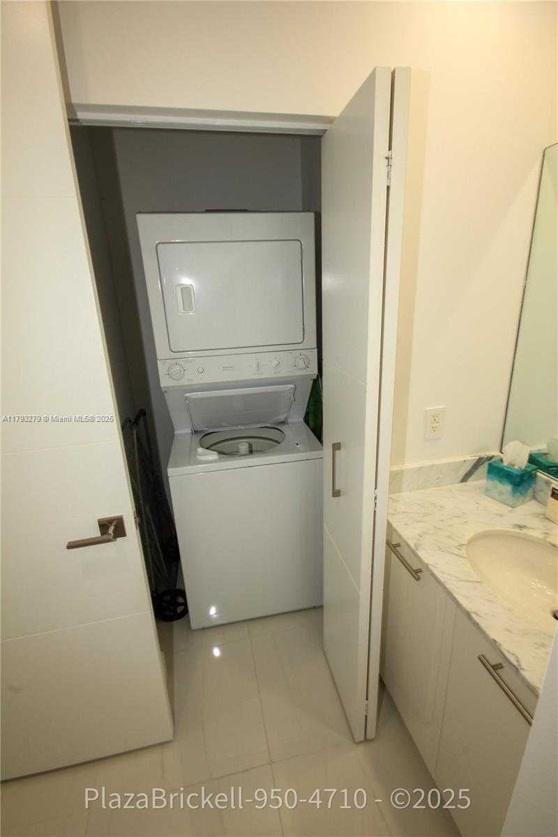 Small Image of 950 BRICKELL BAY DR #4710, Miami Number 48
