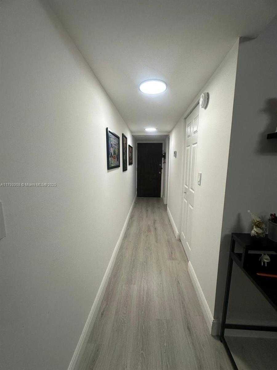 Small Image of 6801 INDIAN CREEK DR #405, Miami Beach Number 10