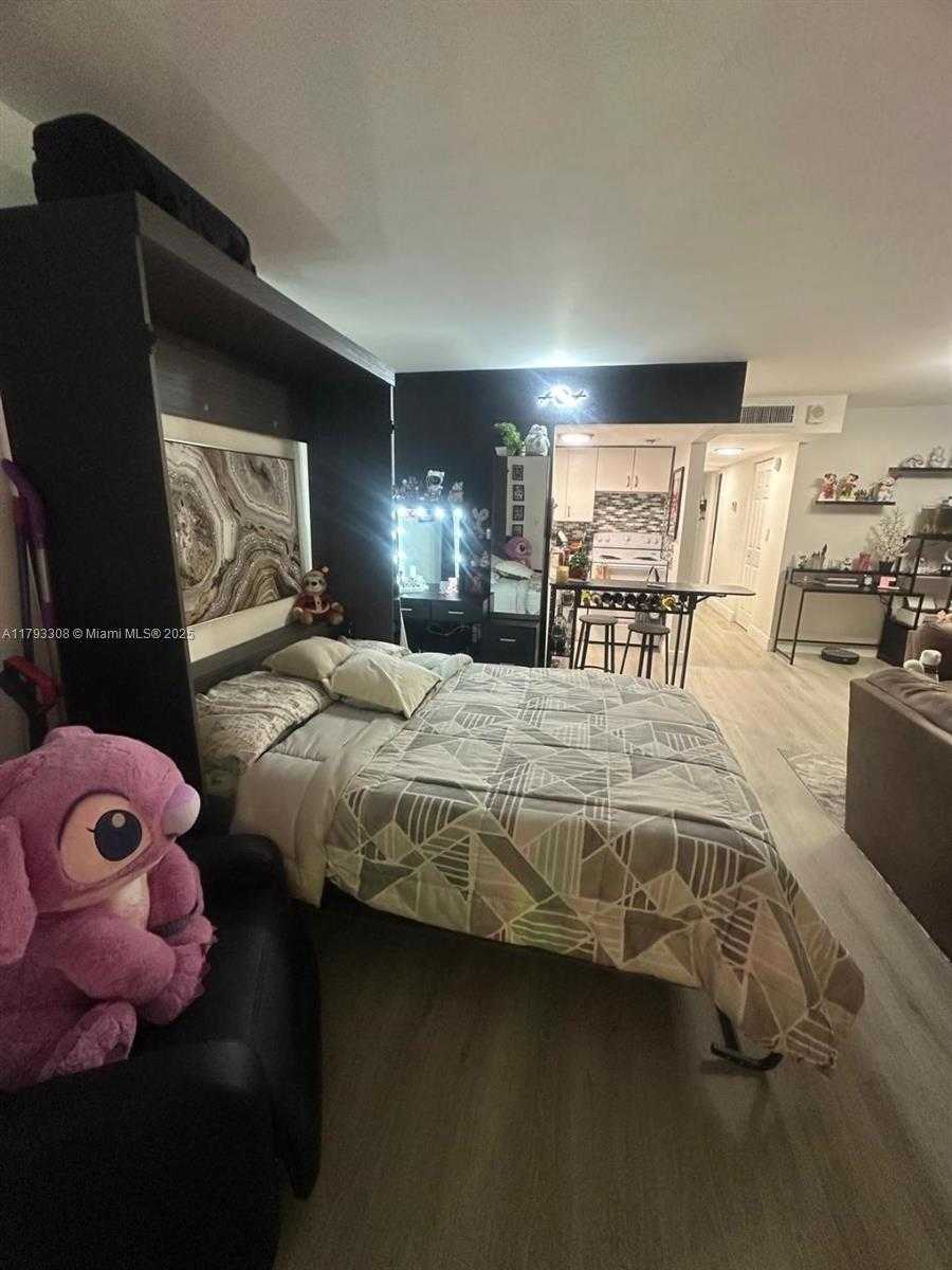 Small Image of 6801 INDIAN CREEK DR #405, Miami Beach Number 5