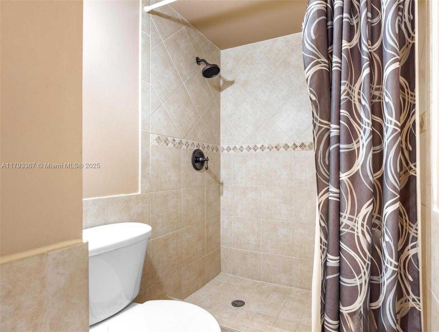 Small Image of 4350 HILLCREST DR #1016, Hollywood Number 13