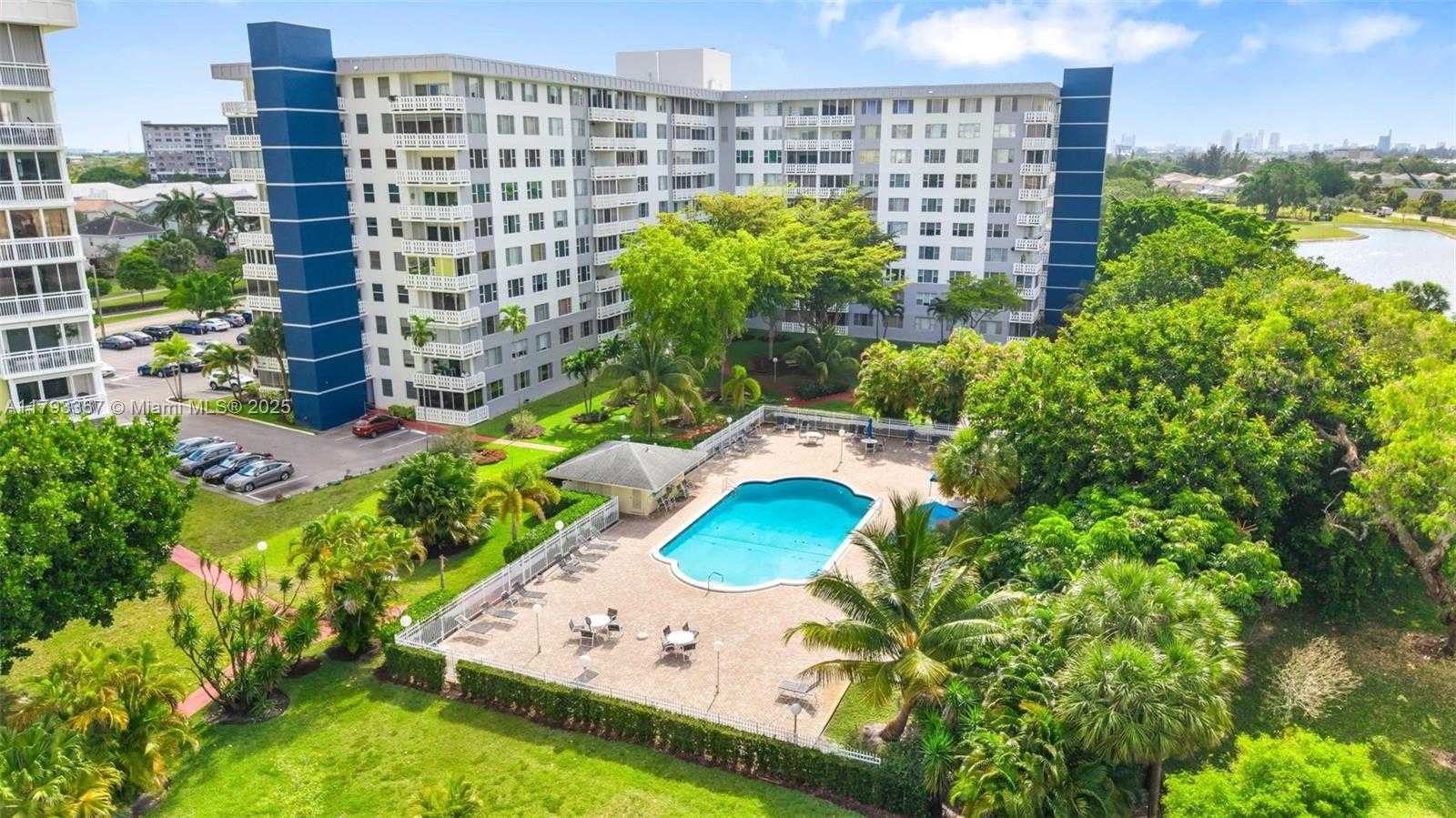 Small Image of 4350 HILLCREST DR #1016, Hollywood Number 17