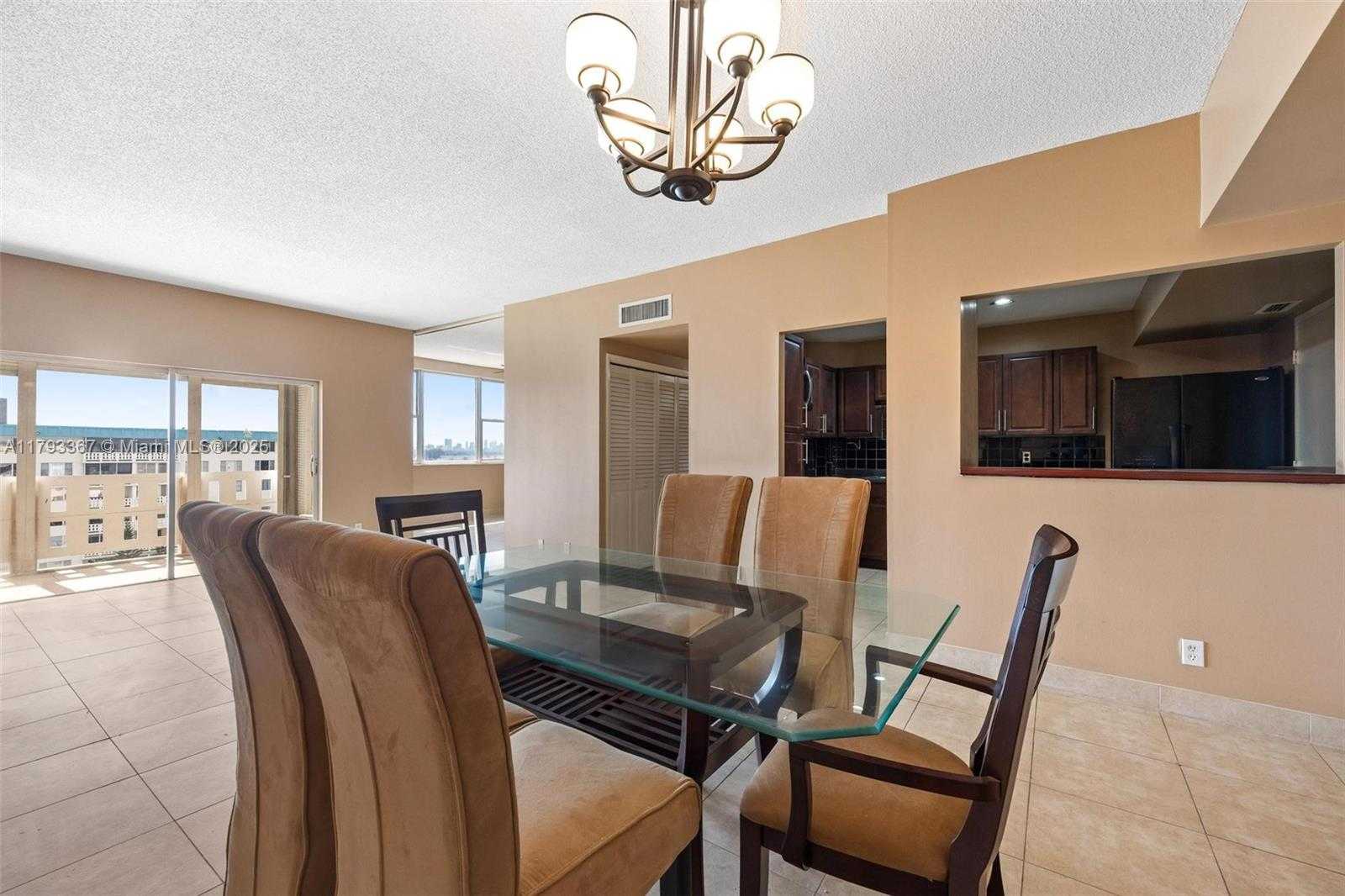 Small Image of 4350 HILLCREST DR #1016, Hollywood Number 5