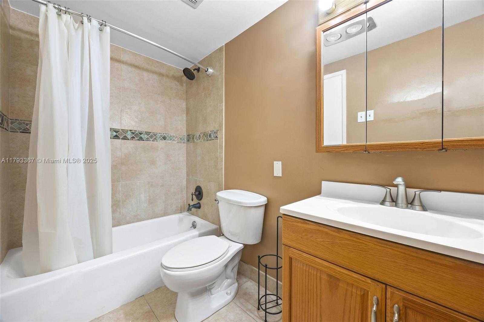 Small Image of 4350 HILLCREST DR #1016, Hollywood Number 8