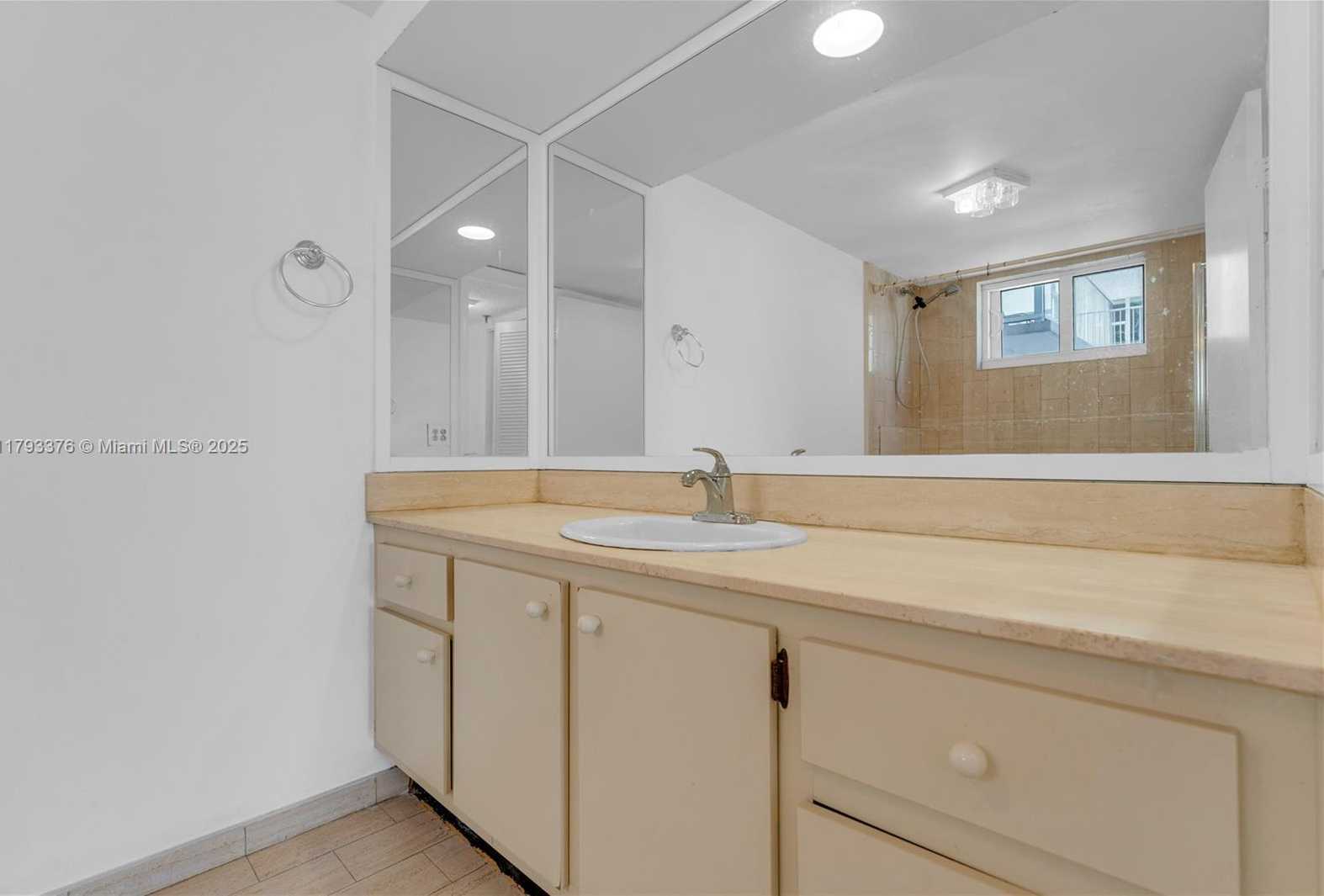 Small Image of 2457 COLLINS AVE #201, Miami Beach Number 10