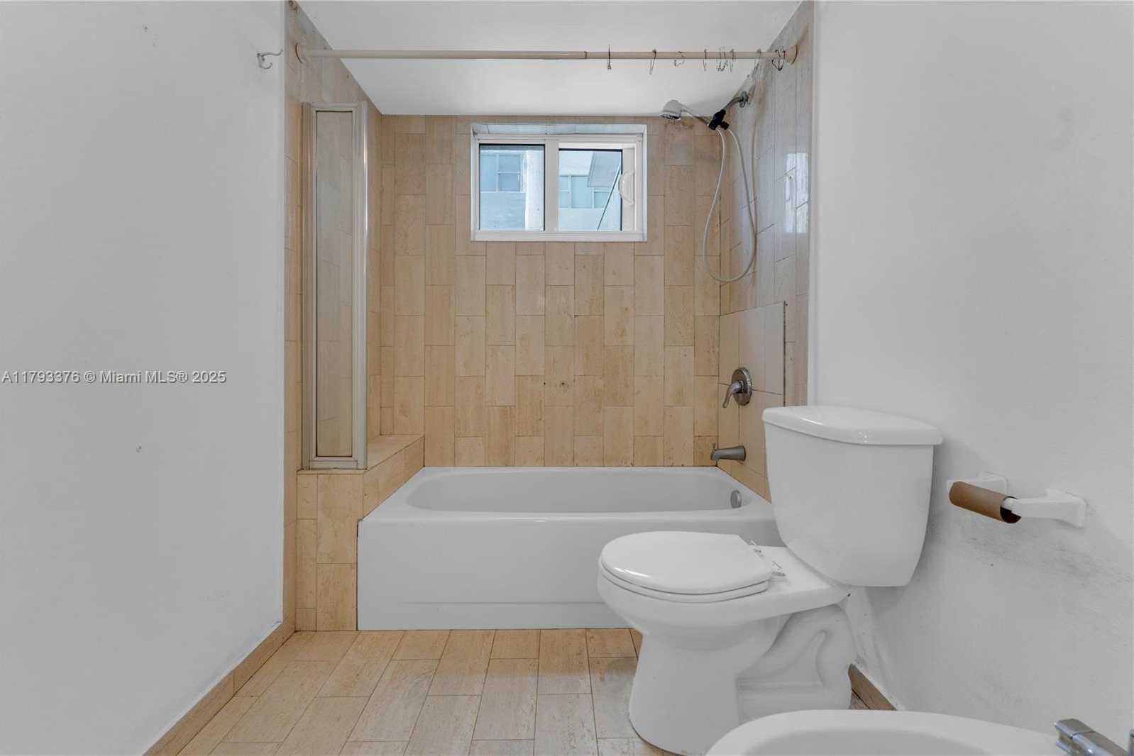 Small Image of 2457 COLLINS AVE #201, Miami Beach Number 11