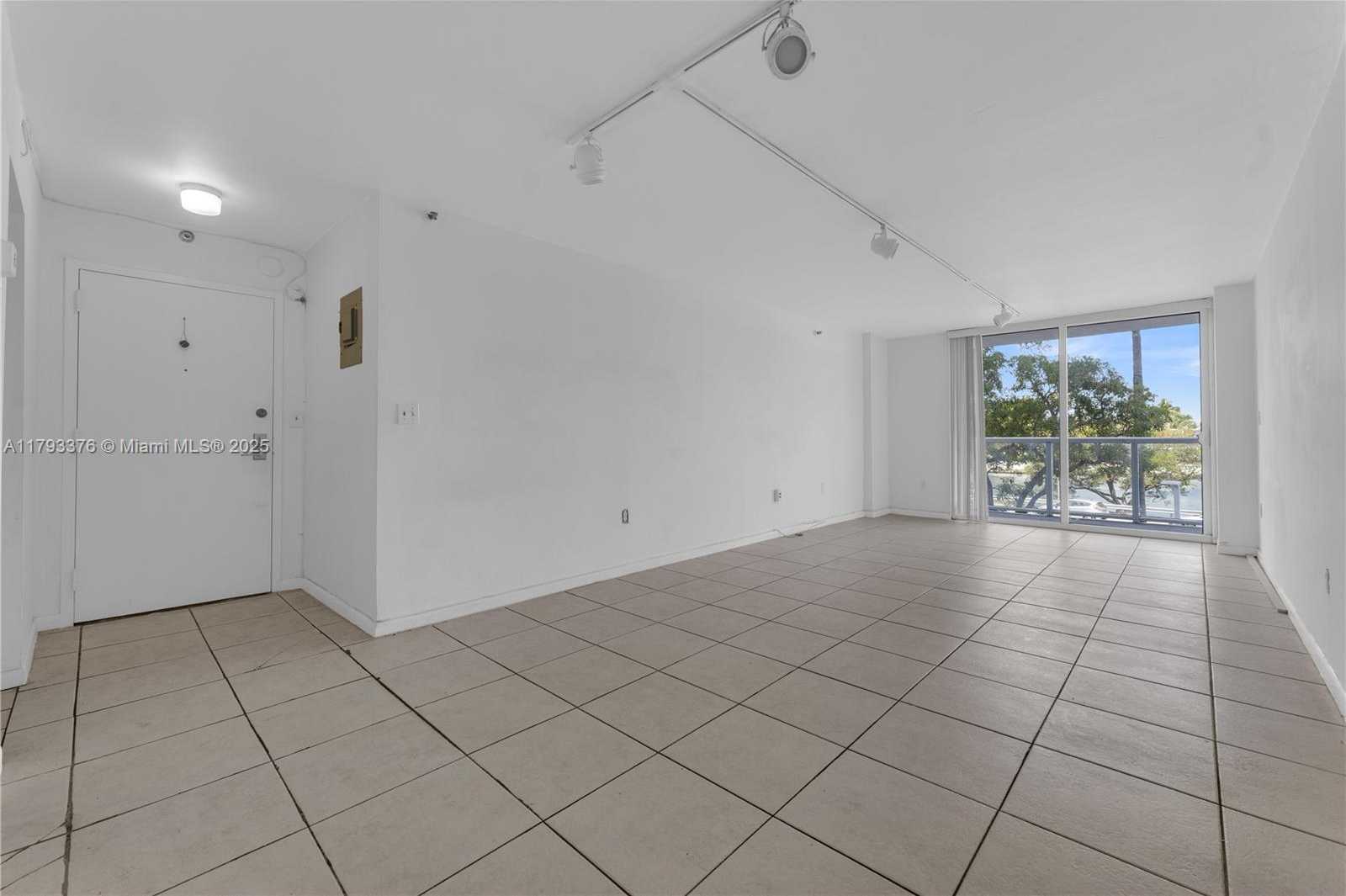 Small Image of 2457 COLLINS AVE #201, Miami Beach Number 13