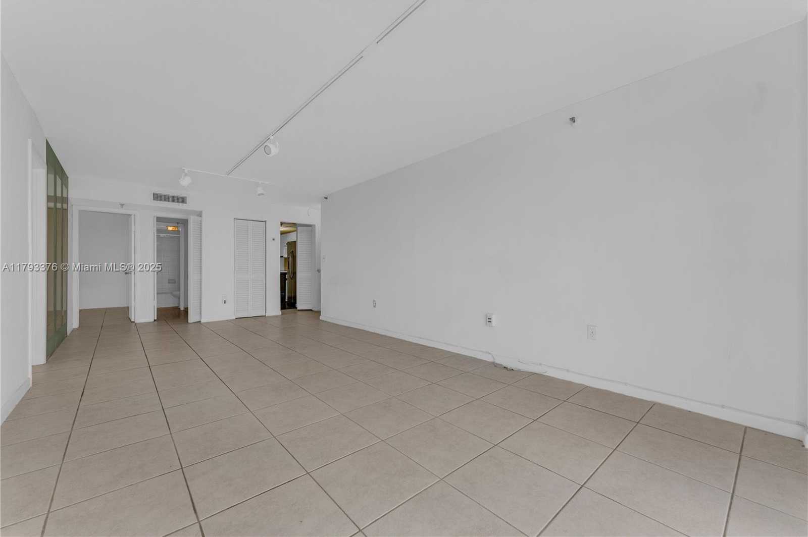 Small Image of 2457 COLLINS AVE #201, Miami Beach Number 15