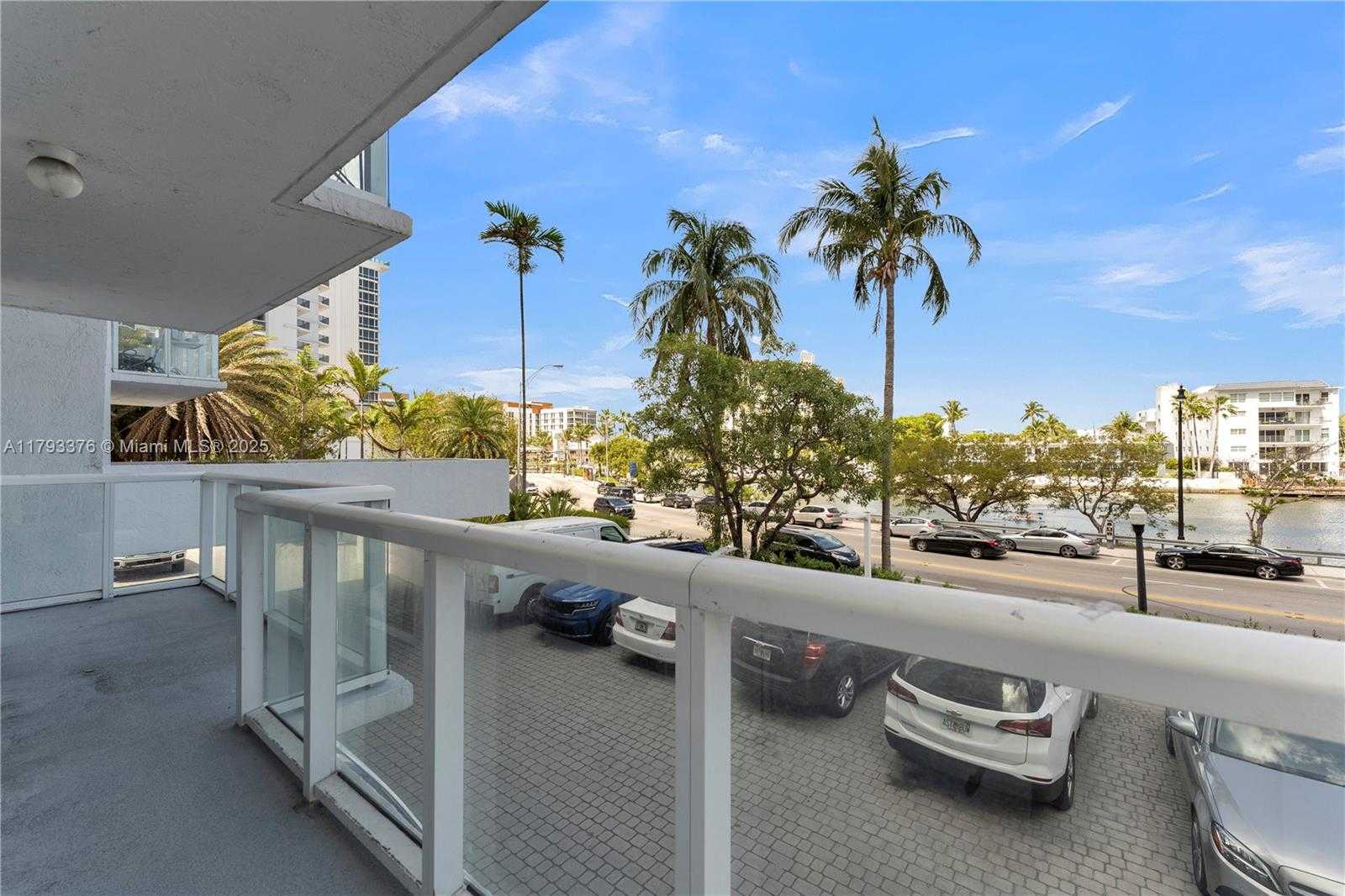 Small Image of 2457 COLLINS AVE #201, Miami Beach Number 25
